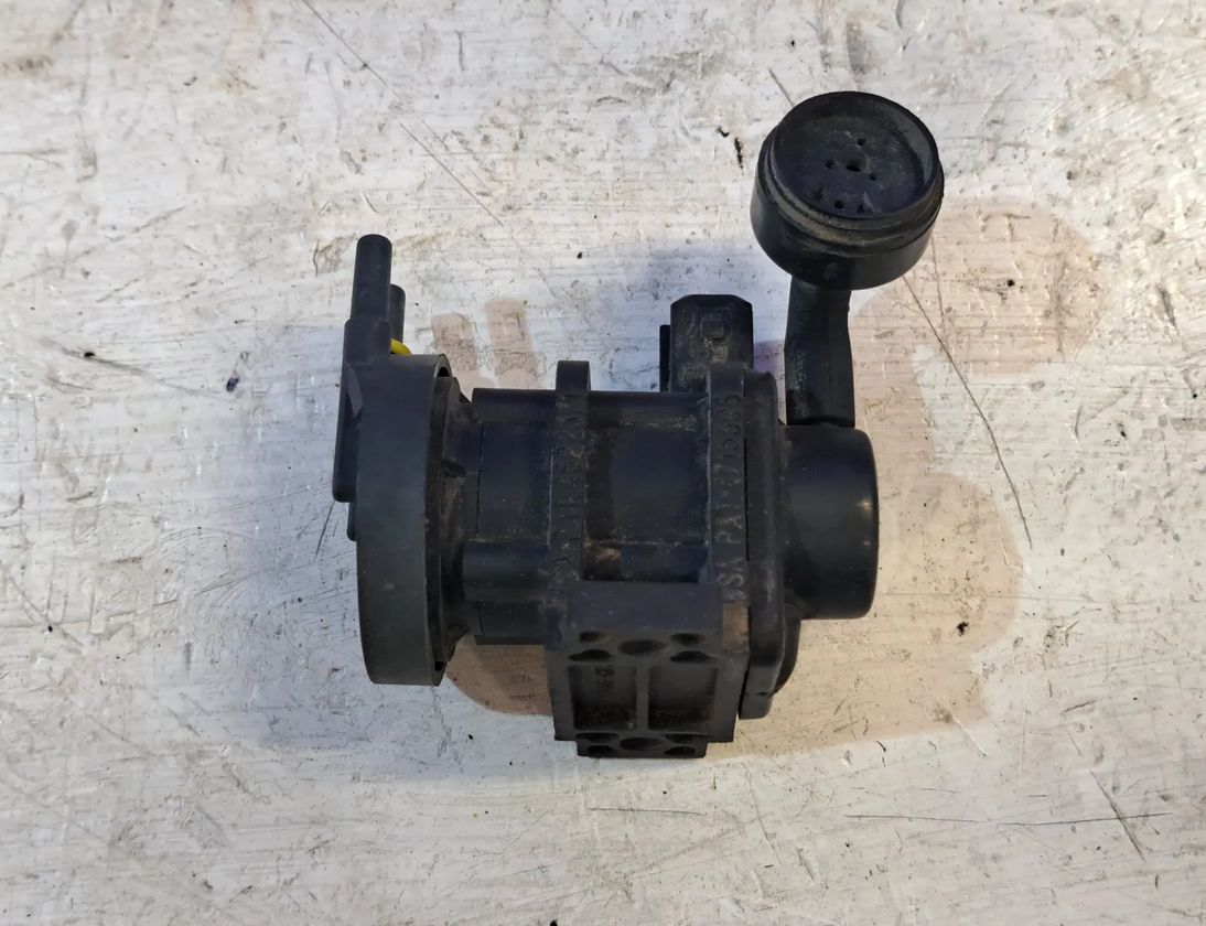 SAAB 93 1 generation (1956-1960) Solenoidový ventil 4522371,4715396 31717144