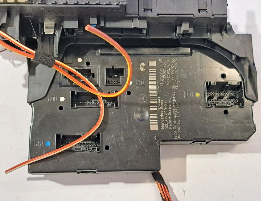 MERCEDES-BENZ E-Class W212/S212/C207/A207 (2009-2016) Fuse Box 2129060105,2129014604,2129024301 33040430