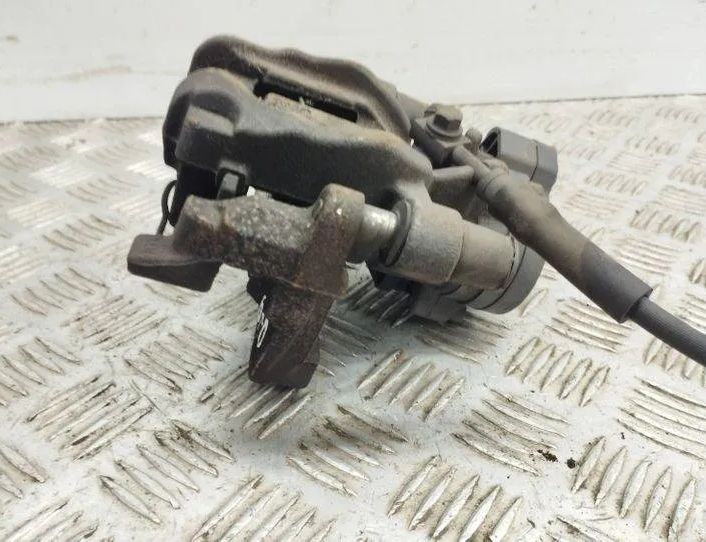 SEAT Ateca 1 generation (2016-2024) Zadný pravý brzdový strmeň 26454336