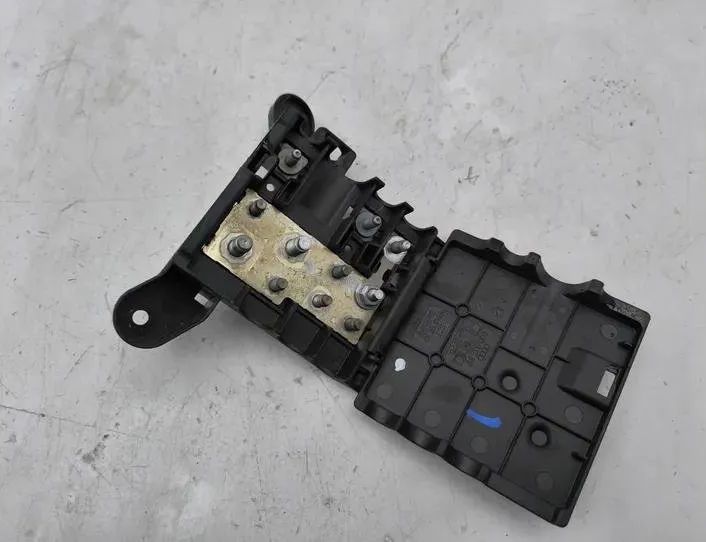 AUDI A6 C7/4G (2010-2020) Rozvodná skrinka 4G0937517 26468479