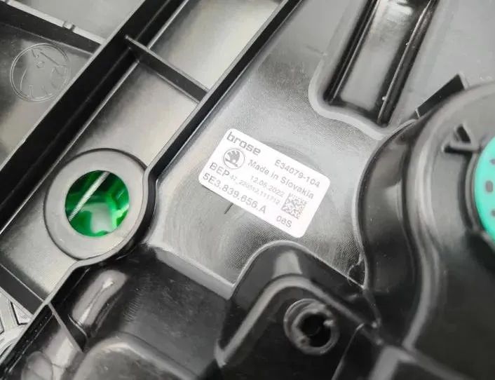 SKODA Octavia COMBI (2019-2024) Стеклоподъемник задней правой двери 5E3839656A 26488669