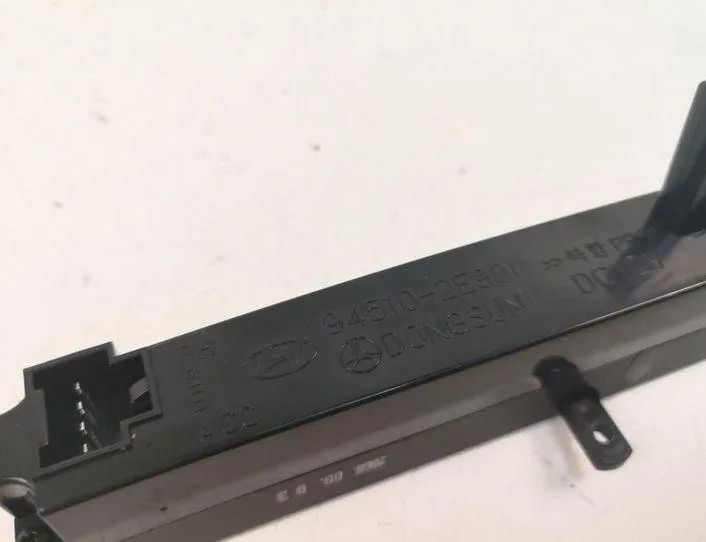 HYUNDAI Tucson 1 generation (2004-2010) Navigation Display 945102E901 26502159