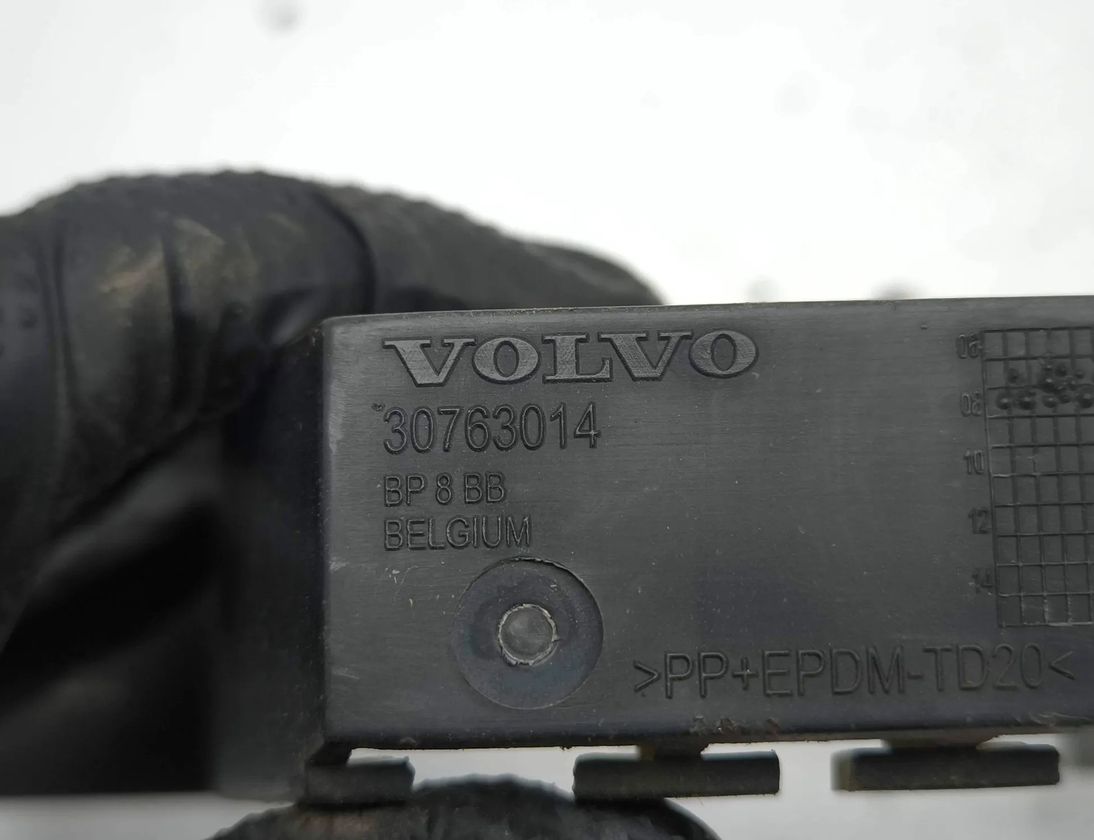 VOLVO V50 1 generation (2003-2012) Левый держатель заднего бампера 30763014 29878113