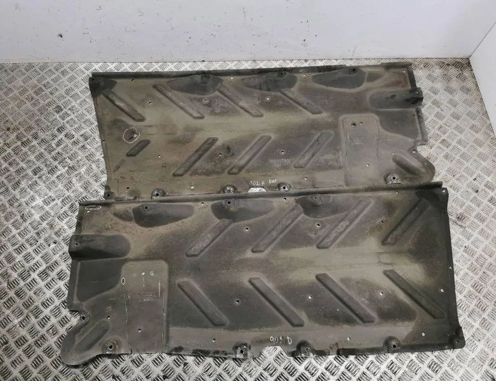 INFINITI QX30 1 generation (2016-2020) Ľavý spodný kryt A2466840100 30385647