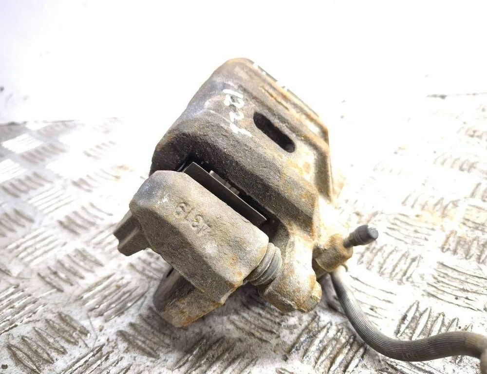 CITROËN C-Crosser 1 generation (2007-2013) Ľavý predný brzdový strmeň 31024608