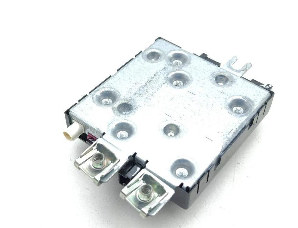 MERCEDES-BENZ CLS-Class C218/X218 (2011-2017) Zosilňovač antény na kufri A2189058500,ZGS001 31026484