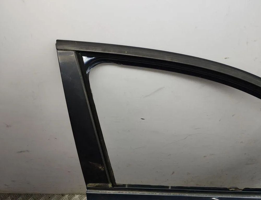 VOLVO V70 2 generation (2000-2008) Pravé predné dvere 31142694