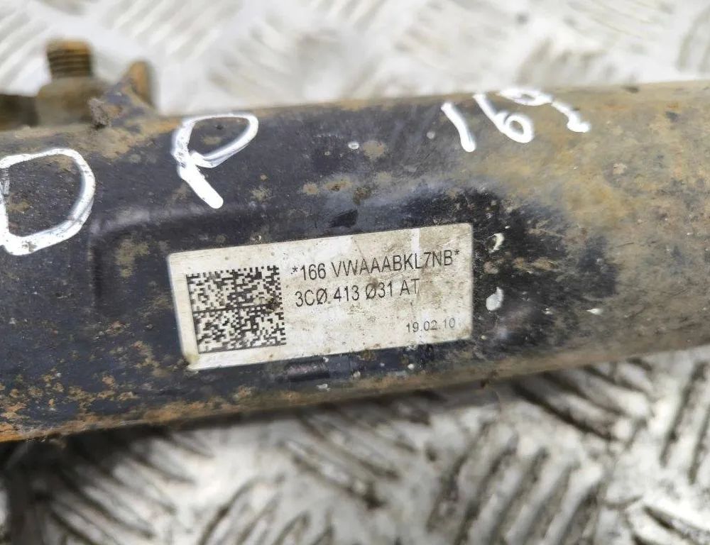 VOLKSWAGEN Passat B7 (2010-2015) Pravý predný tlmič nárazov 3C0413031AT 31143832