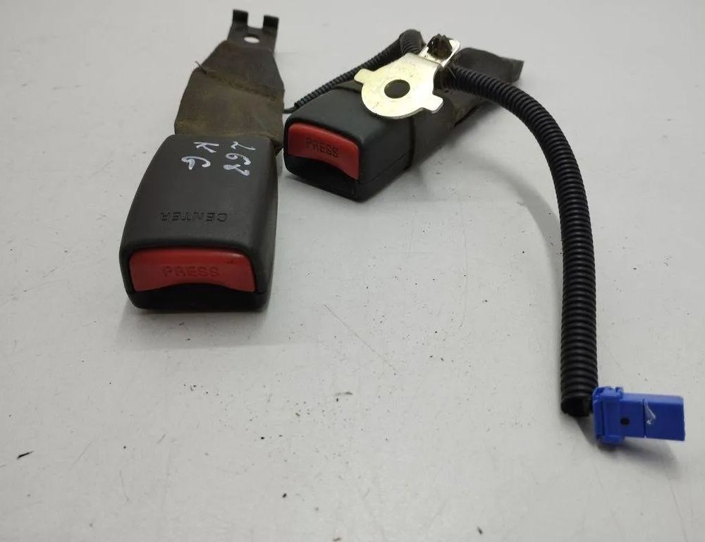 HONDA Accord 8 generation (2007-2015) Застежка сиденья задняя левая 1056783 31169634