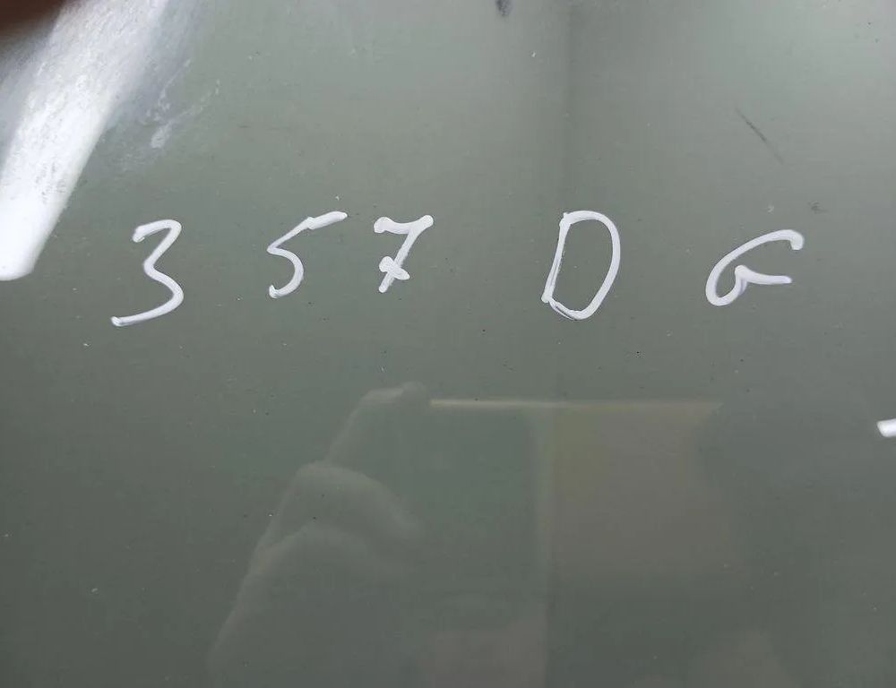 CHRYSLER Voyager 4 generation (2001-2007) Стекло раздвижной двери справа 43R001385 31173499