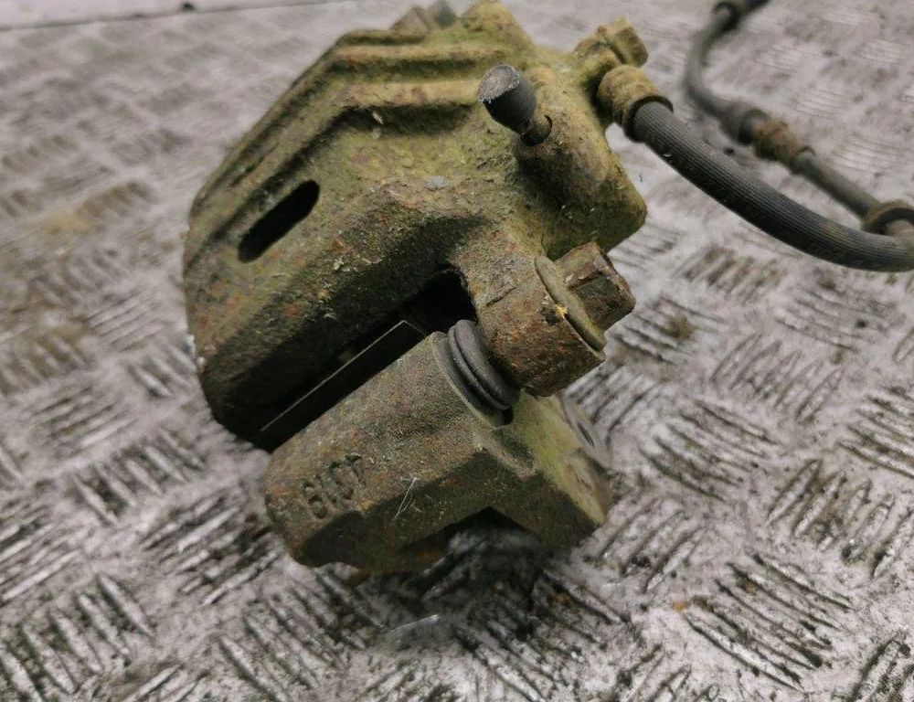 CITROËN C-Crosser 1 generation (2007-2013) Ľavý predný brzdový strmeň 31178233