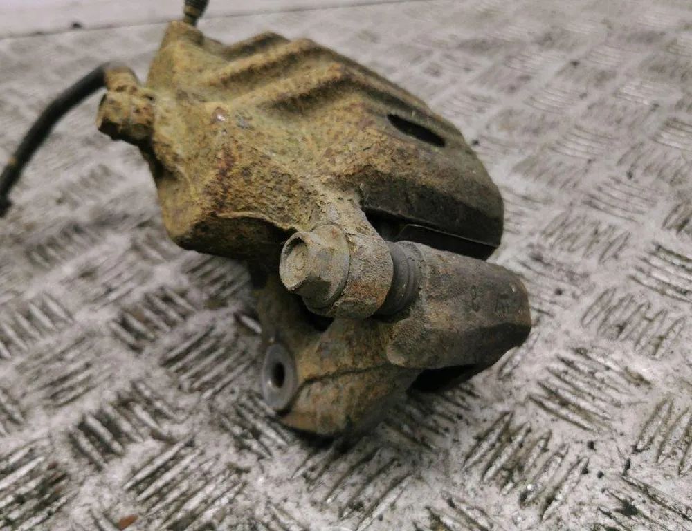 CITROËN C-Crosser 1 generation (2007-2013) Ľavý predný brzdový strmeň 31178233