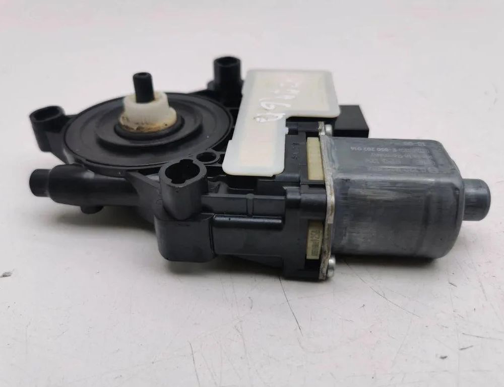 VOLKSWAGEN T-Roc 1 generation (2017-2024) Rear Right Door Window Control Motor 5Q0959408,5Q0959812D 31192155