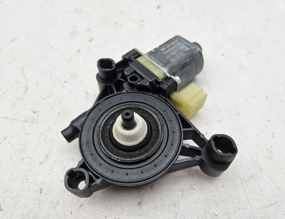 AUDI Q3 F3 (2018-2024) Motor ovládania okna ľavých zadných dverí 0130822713 31192254