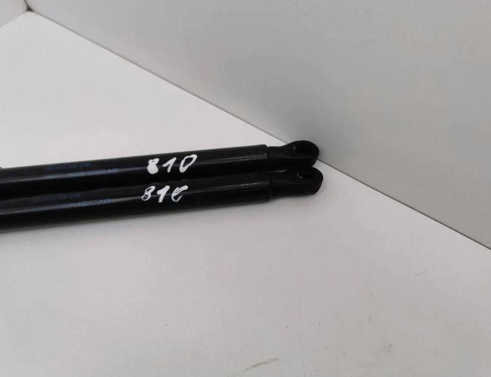 SKODA Octavia 4 generation (A8) (2019-2023) Pravý predný kapotový vzperač 5E3823359 31195142