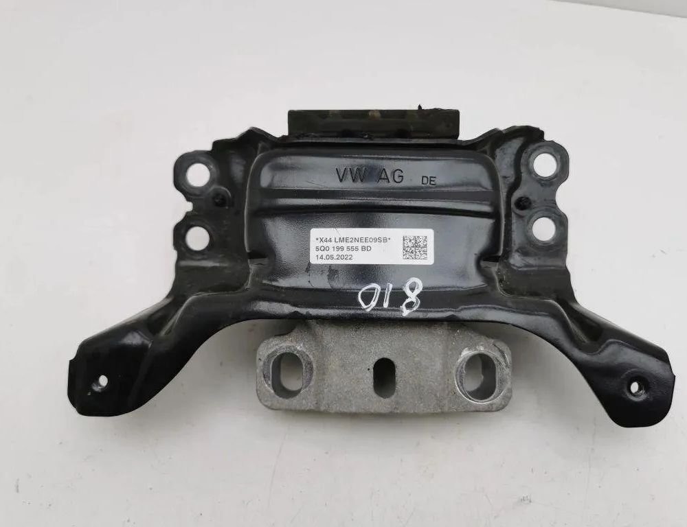 SKODA Octavia 4 generation (A8) (2019-2023) Передняя подушка двигателя 5Q0199555BD 31195149