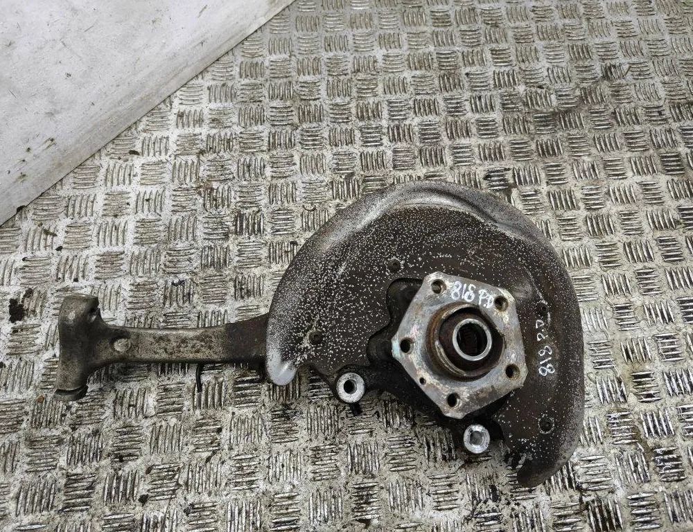 AUDI A5 F5 (2016-2024) Ľavý predný náboj kolesa 8W0407242F 31196228