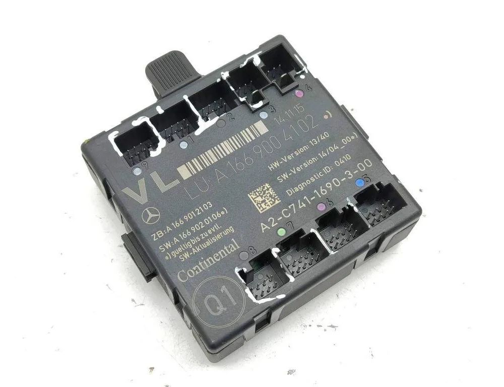 INFINITI QX30 1 generation (2016-2020) Блок управления дверей левый задний A1669020106,A1669004102 31201087