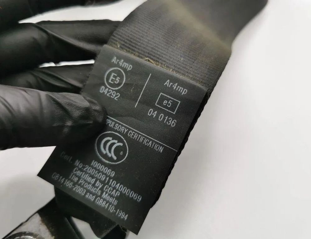 VOLVO V70 2 generation (2000-2008) Pravý zadný bezpečnostný pás E504292,39859392 31202969