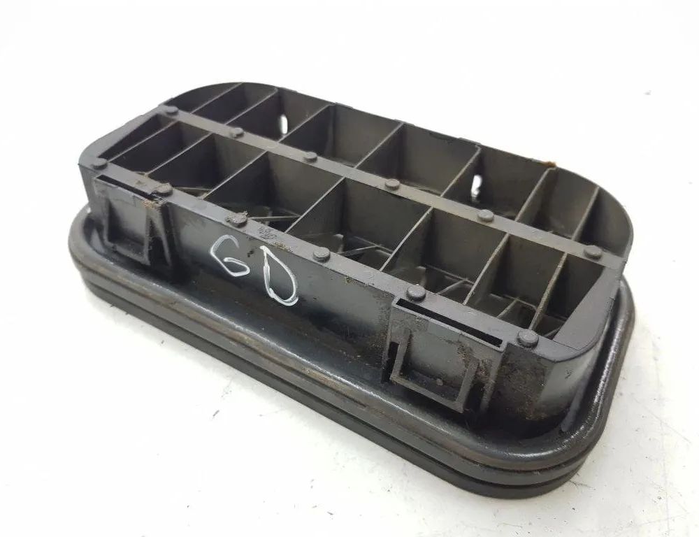 VOLKSWAGEN Passat B5 (1996-2005) Karosárske ventilačné mriežky 4A0819181 31205098