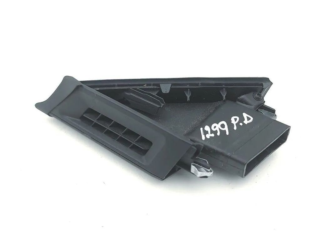 MASERATI Ghibli 3 generation (2013-2024) Otvory na vetranie na prístrojovej doske 105804312C 31553516