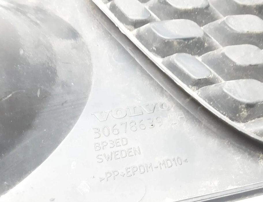 VOLVO V70 3 generation (2007-2020) Ozdoba hmlôvky 30678639 23604216