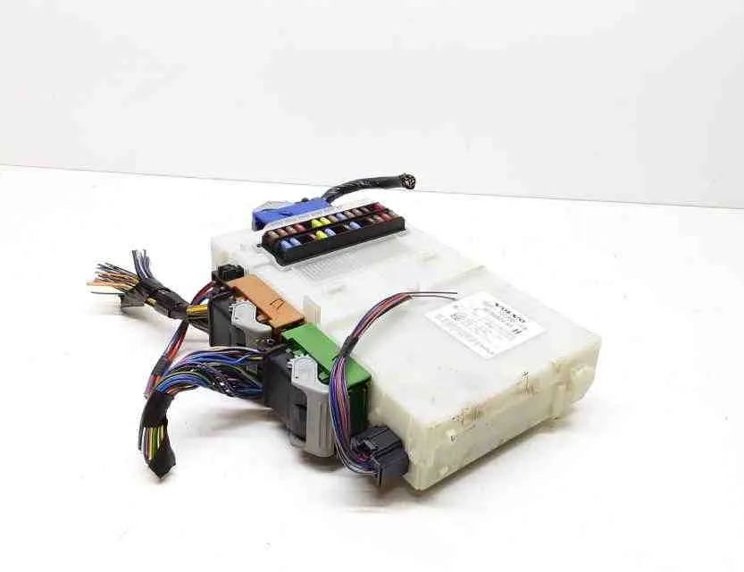 VOLVO V70 2 generation (2000-2008) Блок предохранителей 30765624,7G9T14C256FA 32643613