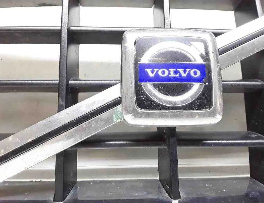 VOLVO XC60 Predný horný mriežka 08620587,8620641 32649166