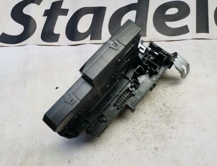 MERCEDES-BENZ E-Class W212/S212/C207/A207 (2009-2016) Poistková skrinka A2129060005,5DK00962088,2129060005 20426526