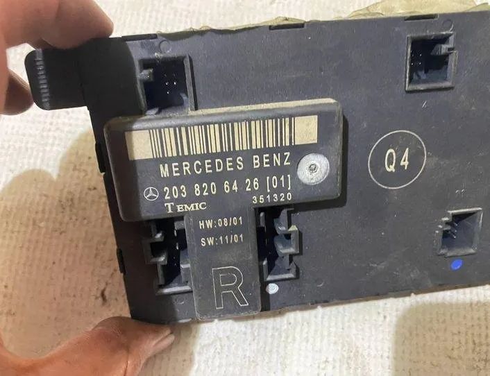 MERCEDES-BENZ C-Class W203/S203/CL203 (2000-2008) Блок управления дверей задние правые A2038206426,2038206426 21489820