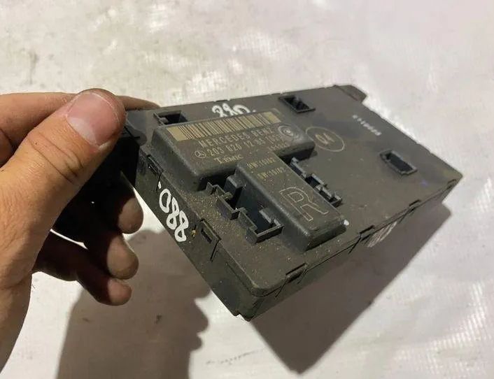 MERCEDES-BENZ C-Class W203/S203/CL203 (2000-2008) Блок управления дверей задние правые 2038201285,A2038201285 21491304