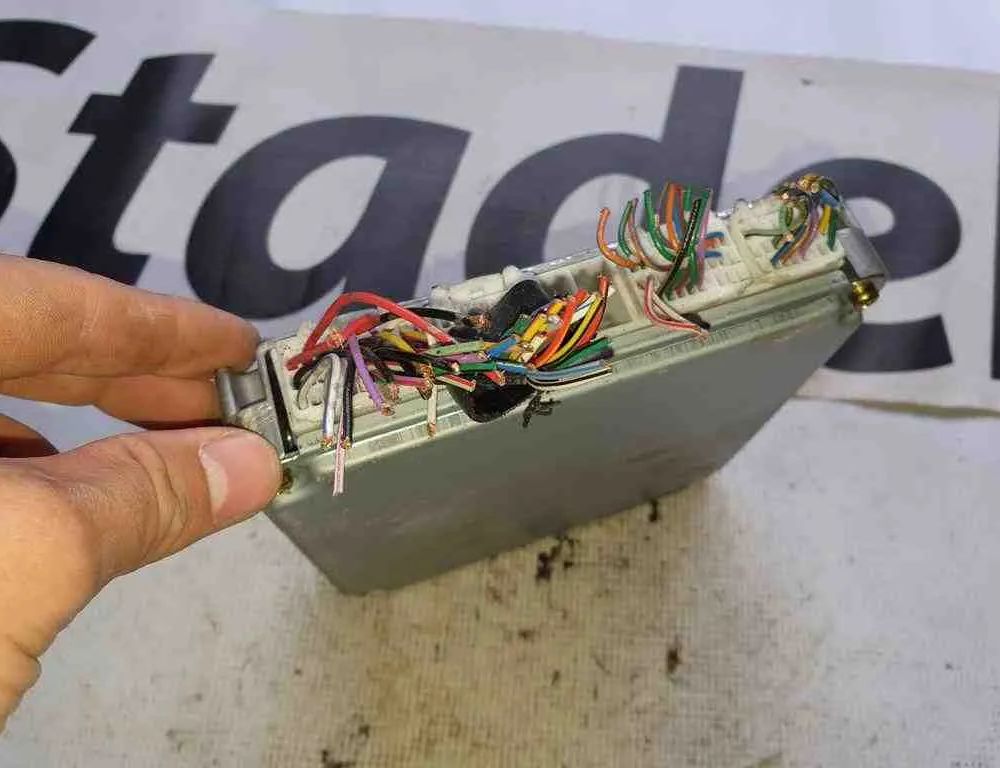 NISSAN X-Trail T30 (2001-2007) Engine Control Unit ECU 5800118,2758001183,237108H800 32672108