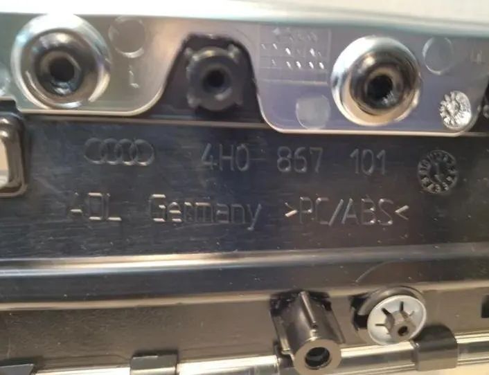 AUDI A8 D4/4H (2010-2018) Pravý predný dverový panel 4H0867101,4H0837619 27459416