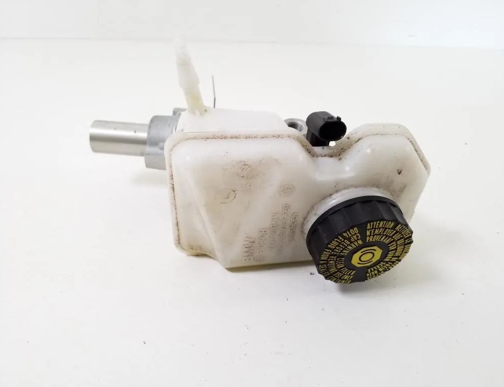 BMW X1 F48/F49 (2015-2023) Brzdový valec 6868997 32571990