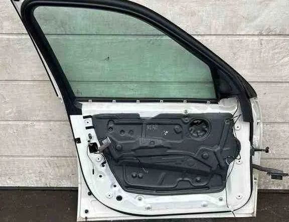 BMW X5 E70 (2006-2013) Predné ľavé dvere 32451631