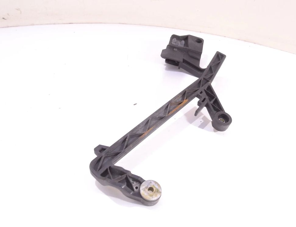 TRIUMPH TROPHY B8/8K (2011-2016) Right side luggage rack mounting bracket unavailable 14470568