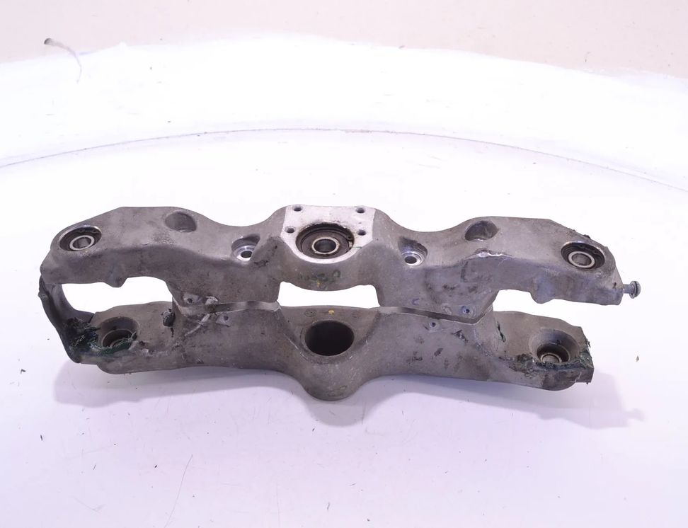 GILERA FUOCO F5 (2016-2024) Нижняя траверса вилки вилки тройного сечения 15324499