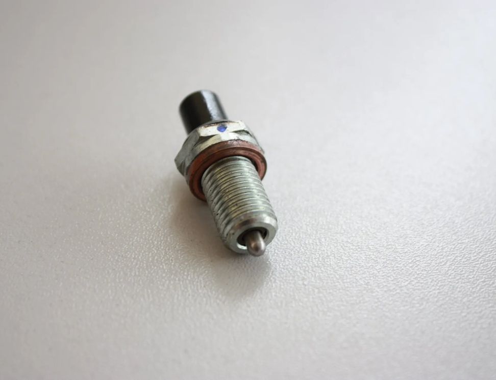 HONDA CB HORNET 5 generation (2003-2009) Senzor tlaku oleja 2480196