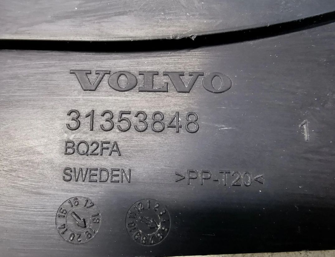 VOLVO XC60 2 generation (2017-2024) Predné ľavé blatníky 31353848 30148430