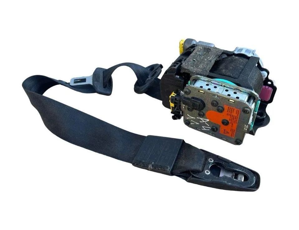 AUDI A4 B8/8K (2011-2016) Pravý predný bezpečnostný pás 8K1857706K 31854674