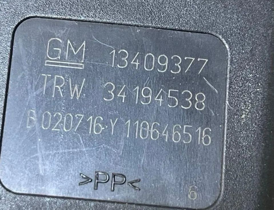 OPEL Astra K (2015-2021) Средняя пряжка сиденья задняя 13409377 31856282