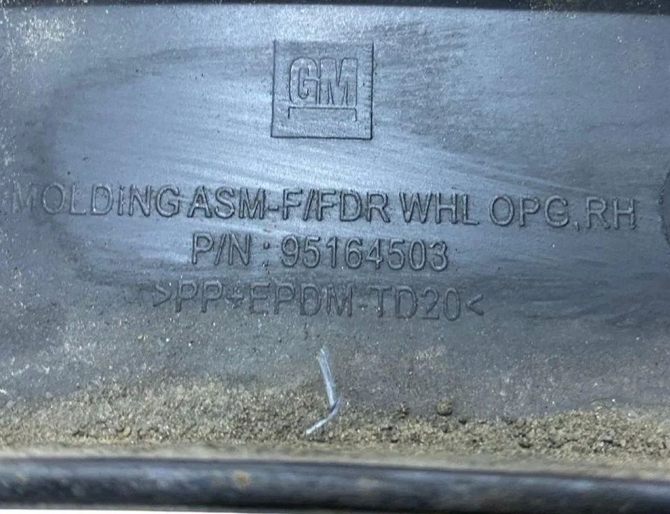 OPEL Mokka 1 generation (2012-2015) Pravé predné blatníkové lemovanie 95164503 33060165