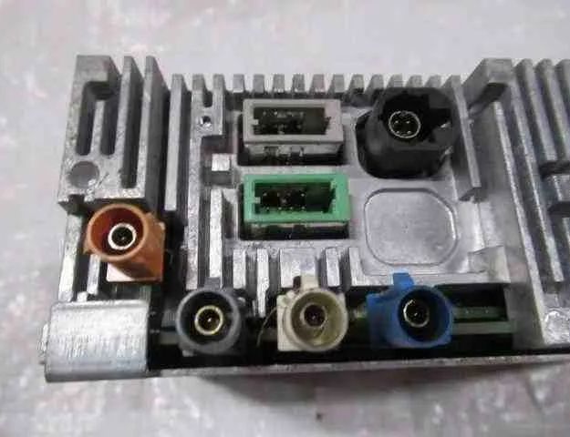 PEUGEOT 308 T9 (2013-2021) Prehrávač hudby s GPS 9810476280 32469408