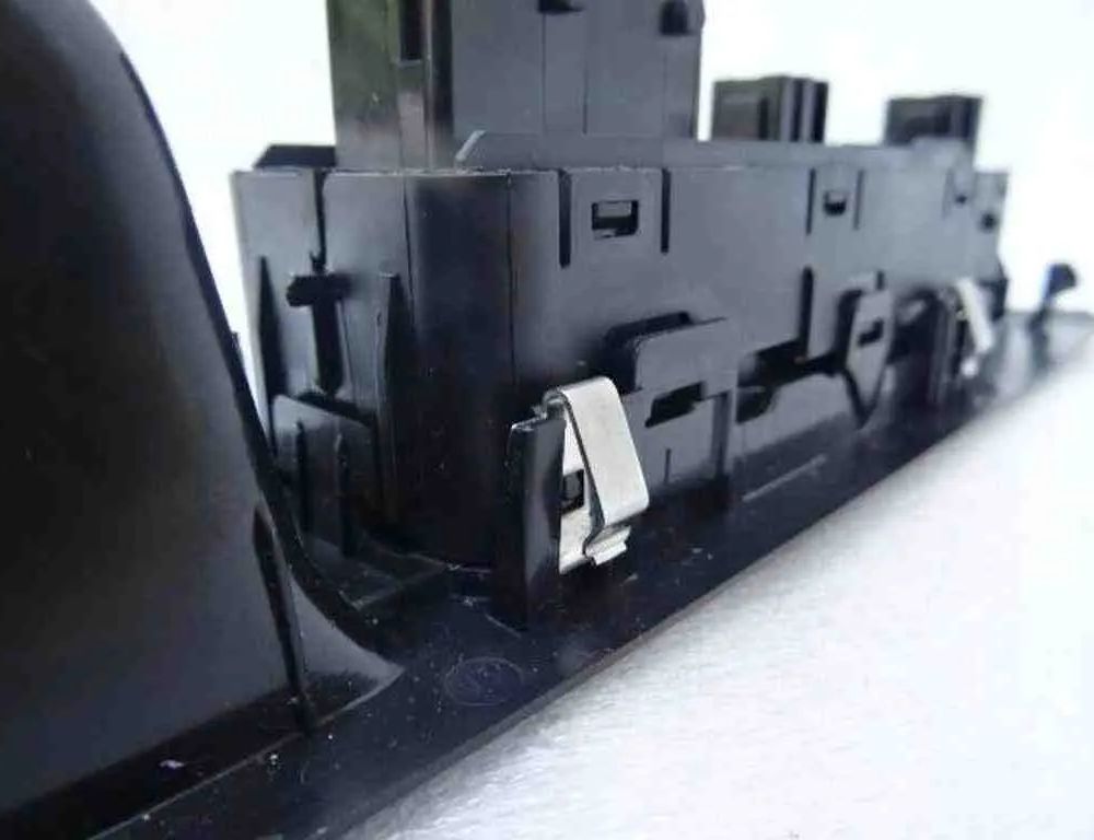 PEUGEOT 208 Peugeot 208 (2012-2015) Switches 98421760ZD 32482588