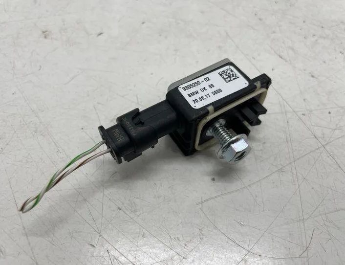 BMW X1 F48/F49 (2015-2023) Датчик удара задний левый 9305252 22159598