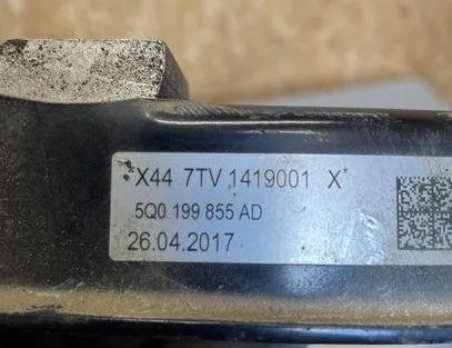 AUDI A3 8V (2012-2020) Кронштейн двигателя правой стороны 5Q0199855AD 22190048
