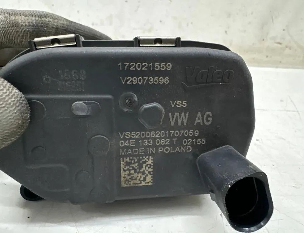 VOLKSWAGEN Golf 7 generation (2012-2024) Throttle Body 04E133062T 26761886