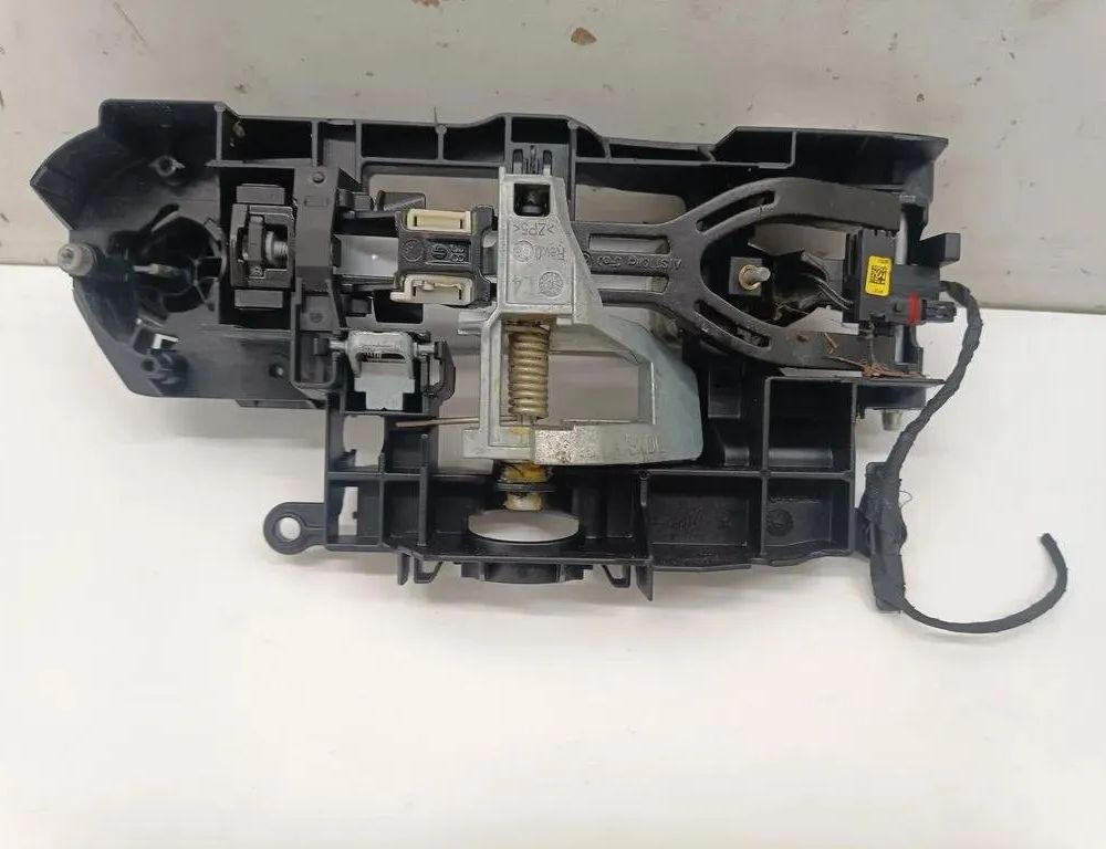 BMW 2 Series Grand Tourer F46 (2018-2023) Zadné ľavé dvere vonkajšia kľučka 7175649 26819538