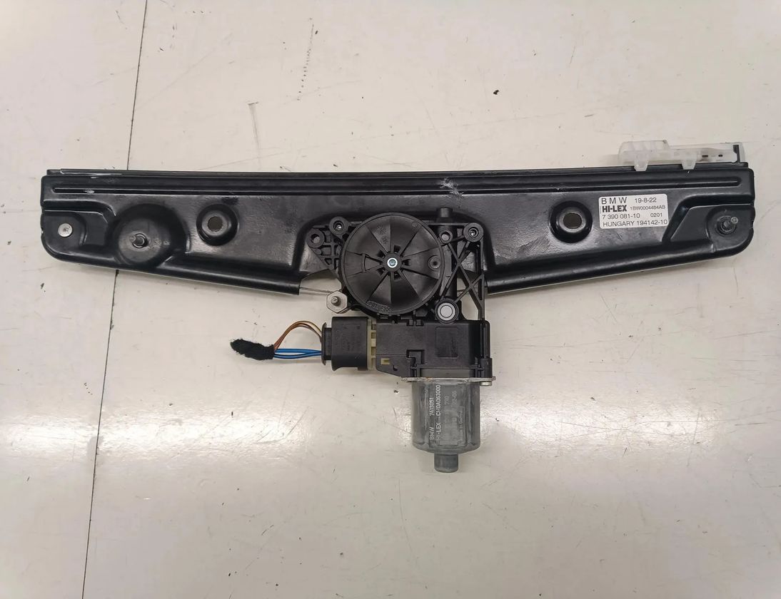 MINI Countryman 2 generation (F60) (2016-2024) Zdvíhač pravého zadného dverového okna 7390081 30098447