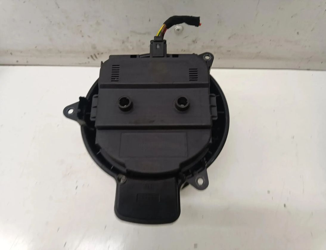 AUDI A8 D3/4E (2002-2010) Interiérový ohrievač 4H2820021B 30167838